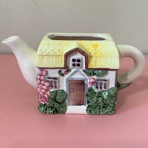 Vintage Retro Kitsch Cottagecore Novelty Mini Ceramic Cottage Shaped Teapot